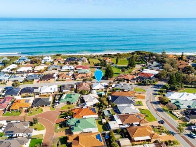 Howzat! A Coastal Home That Hits It for Six