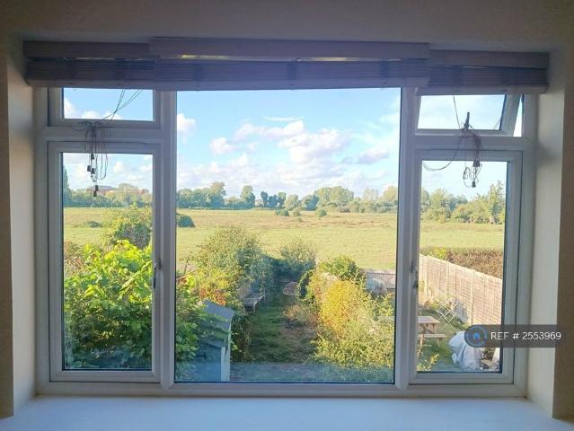 Howard Close, Cambridge, CB5 2 bed maisonette to rent £1,650 pcm £381 pw