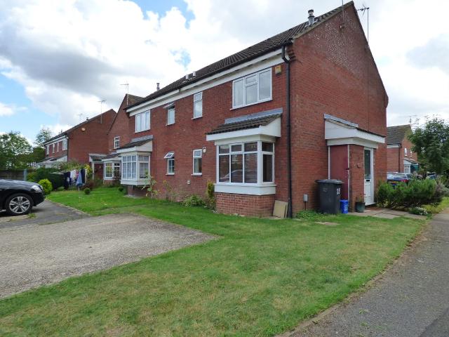Howard Close, Luton LU3, 1 bed end terrace house to rent, £1,000 pcm | PrimeLocation