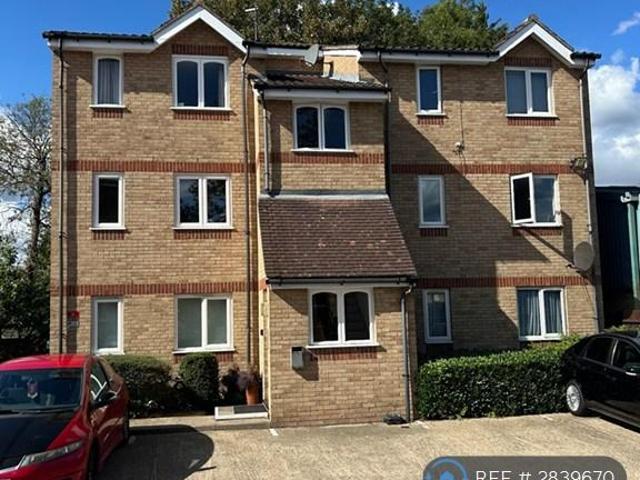 Howard Close, Waltham Abbey, EN9 1 bed flat to rent £1,300 pcm £300 pw