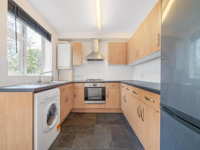 Howard House, Howard Road, Penge. 2 bed flat to rent £1,600 pcm £369 pw