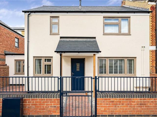 Howard Street, Oxford, Oxfordshire, OX4 2 bed apartment to rent £2,100 pcm £485 pw
