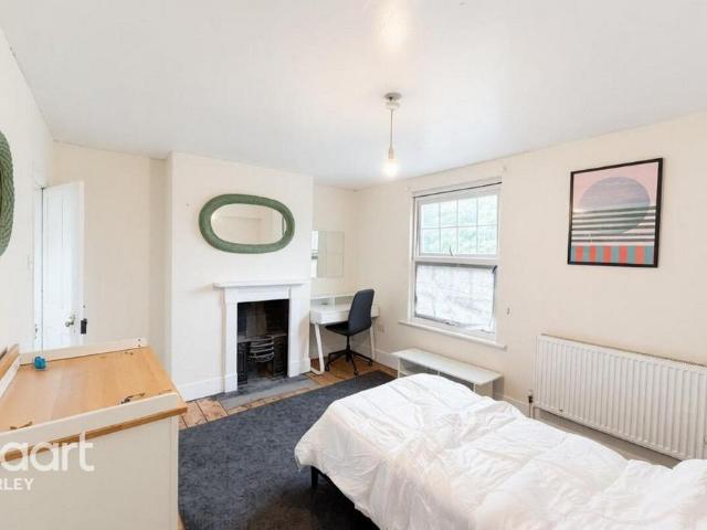 Howard Street, READING 1 bed in a house share to rent £595 pcm £137 pw