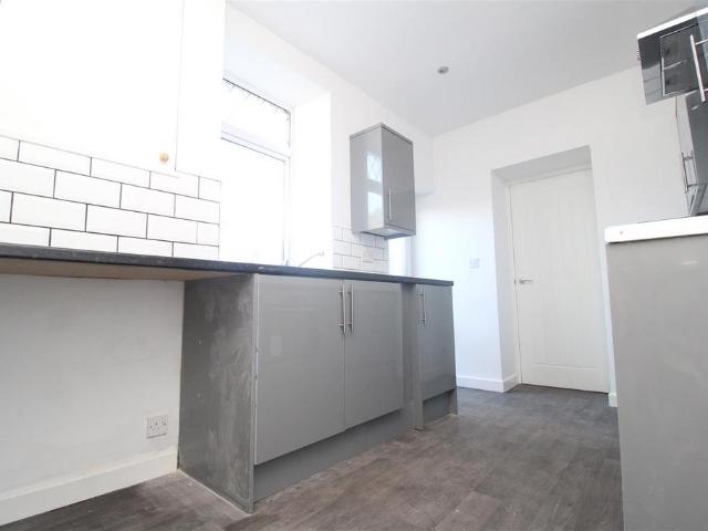 Howard Street, Tonypandy CF40 3 bed end of terrace house to rent £775 pcm £179 pw