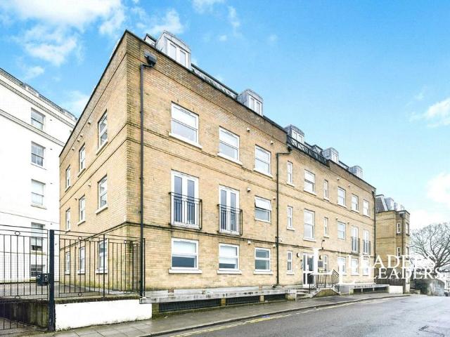 Howard Place, Brighton, East Sussex, BN1 House to rent £1,065 pcm £246 pw