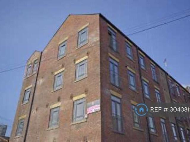 Howard Place, Rochdale, OL16 2 bed flat to rent £750 pcm £173 pw