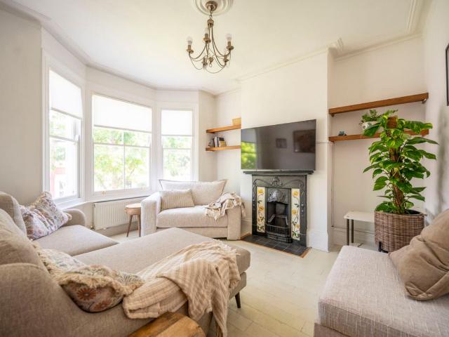 Howard Road, Walthamstow, Walthamstow, London E17, 3 bed flat to rent, £2,550 pcm | PrimeLocation