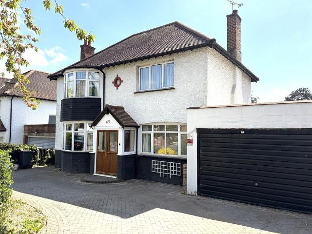 Howard Road, Coulsdon CR5, 4 bed detached house to rent, £2,900 pcm | PrimeLocation
