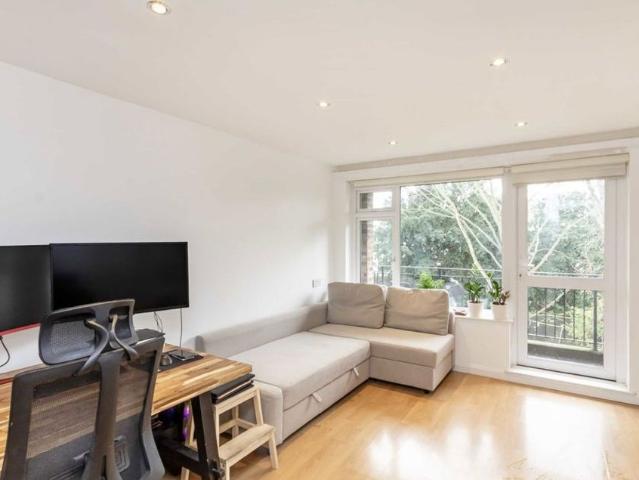 Howard Road, KT5, London