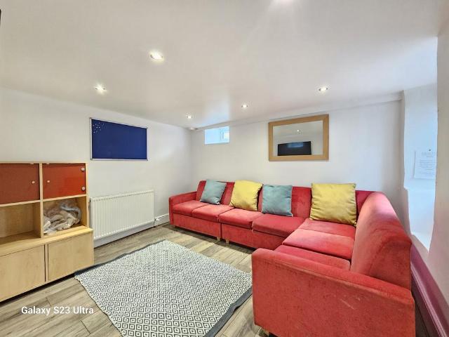 Howard Road, Sheffield S6 6 bed semi detached house to rent £1,800 pcm £415 pw