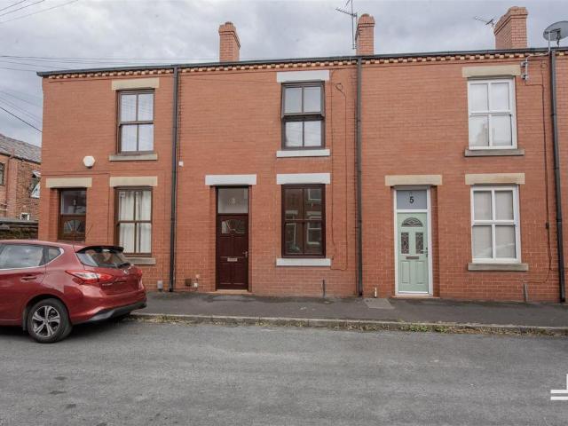 Howarth Street, Leigh WN7 2 bed terraced house to rent £925 pcm £213 pw