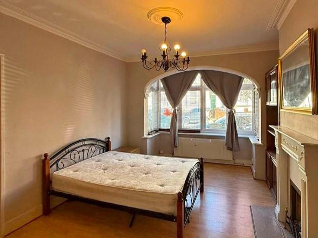 Howberry Road, Thornton Heath CR7 1 bed in a house share to rent £750 pcm £173 pw