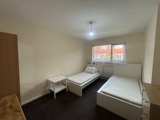 Howden Place, Hyde Park, Leeds LS6, 3 bed terraced house to rent, £398 pppm | PrimeLocation
