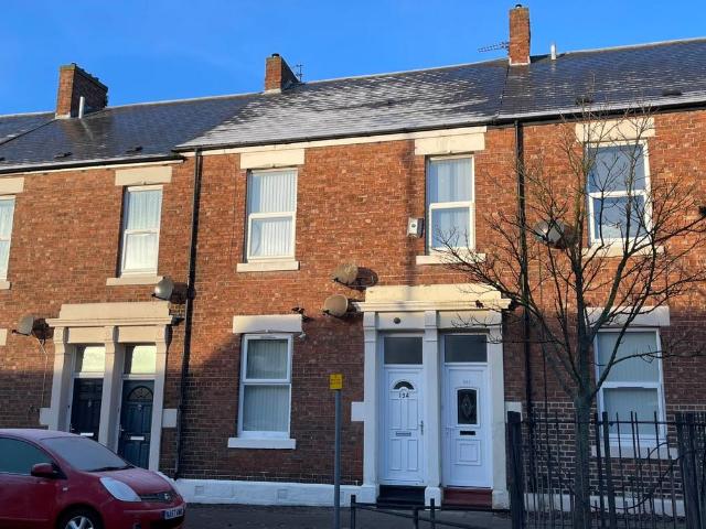 Howdon Road, North Shields. NE29 6ST 2 bed flat to rent £695 pcm £160 pw