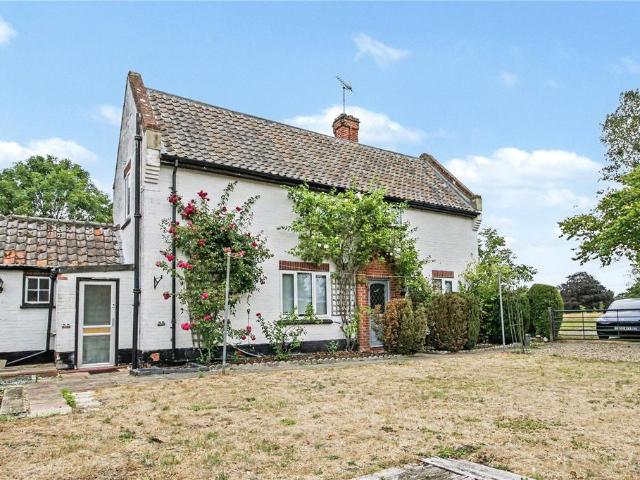 Howe Green, Howe, Norwich, Norfolk, NR15 3 bed semi detached house to rent £1,295 pcm £299 pw
