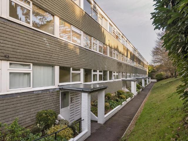 Howecroft Court, Eastmead Lane, BS9 2 bed flat to rent £1,395 pcm £322 pw