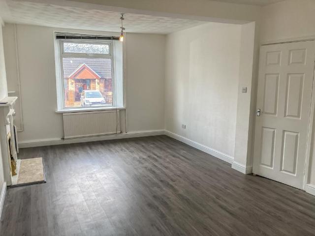 Howell Street, Pontypridd CF37 2 bed house to rent £850 pcm £196 pw