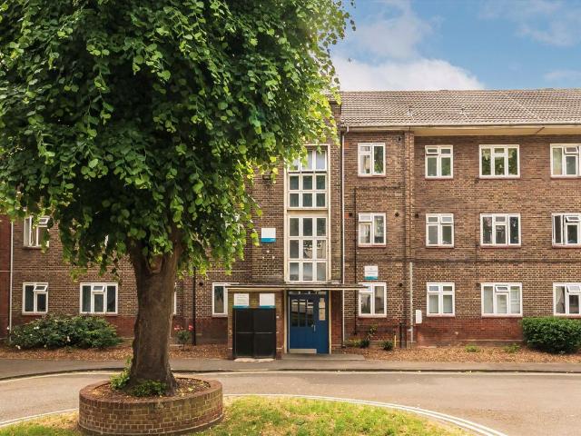 Howland Estate, Canada Water SE16, 2 bed flat to rent, £2,100 pcm | PrimeLocation