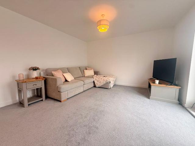 Howley Avenue, Morley, Leeds LS27, 2 bed flat to rent, £1,000 pcm | PrimeLocation