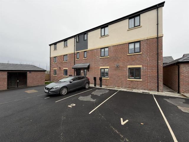Howley Avenue, Churwell, Morley, Leeds LS27, 2 bed flat to rent, £1,100 pcm | PrimeLocation