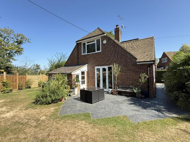 Hows Close, Broad Oak TN31 4 bed semi detached house to rent £1,900 pcm £438 pw