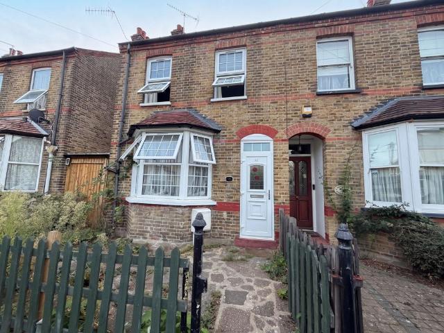 Hows Road, Uxbridge, UB8 4 bed semi detached house to rent £2,800 pcm £646 pw