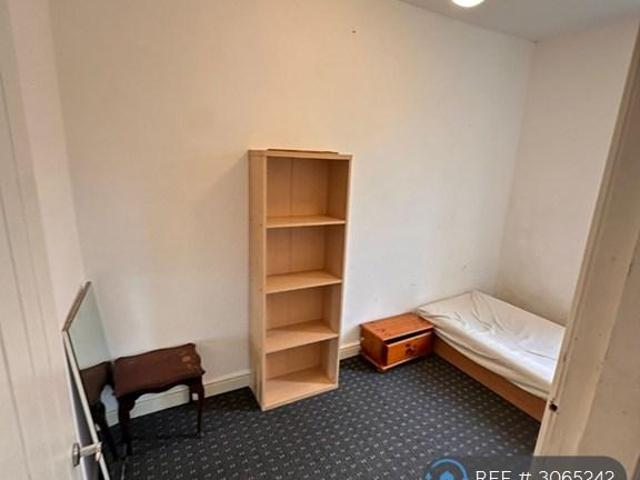 Howsin St, Burnley, BB10 3 bed terraced house to rent £750 pcm £173 pw