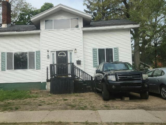 Hoyt St