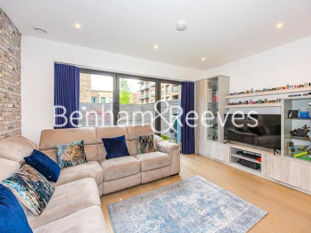 Hoy Close, Colindale Gardens NW9 3 bed apartment to rent £3,100 pcm £715 pw