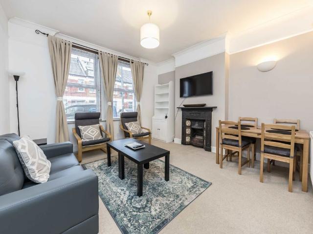 Hoyle Road, Tooting SW17, 1 bed flat to rent, £1,900 pcm | PrimeLocation