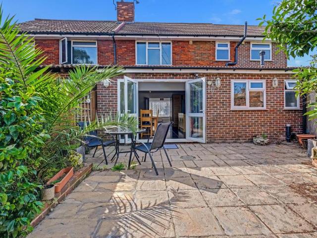 HL StAnnes 1 5 bed detached house to rent £5,000 pcm £1,154 pw
