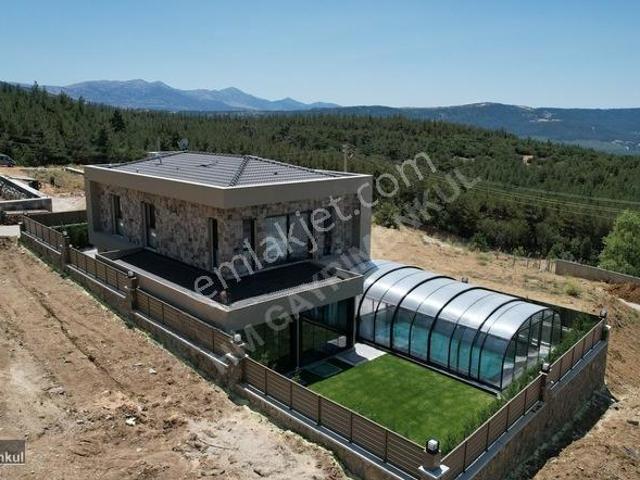 Hm Gayrimenkul'den Cankurtaran'da Satılık Doğa İle İç İçe Villa