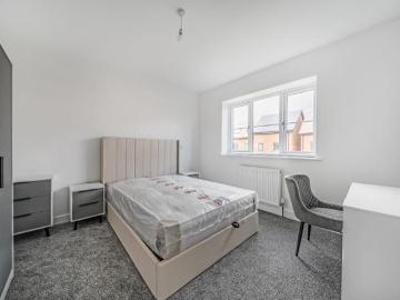HMO Eighth Avenue, Aylesbury HP21, 4 bed terraced house to rent, £2,500 pcm | PrimeLocation