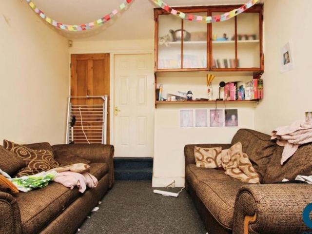 HMO licence for up to 5 sharers! Furnished 5 bedroom house in a popular road!