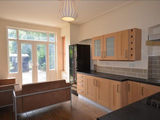 HMO Licensed Property On Ashburnham Road, Luton, Bedfordshire LU1, 5 bed terraced house to rent, £2,100 pcm | PrimeLocation