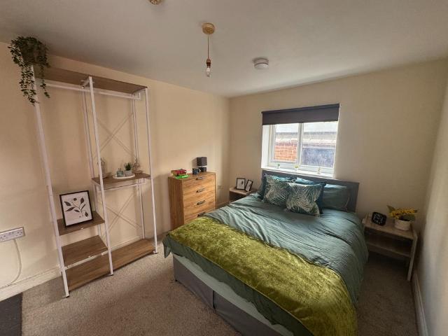 HMO Room 3. 003 Royal Avenue 1 bed in a house share to rent £520 pcm £120 pw