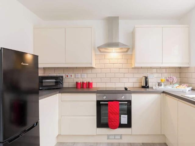HMP Birmingham Visits Centre, Foundry Road, Birmingham, B18 4LP, United Kingdom | 4 bed house for rent #168696071 | Rentberry
