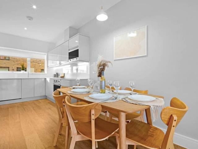 HMP Birmingham Visits Centre, Foundry Road, Birmingham, B18 4LP, United Kingdom | 4 bed townhouse for rent #162985308 | Rentberry