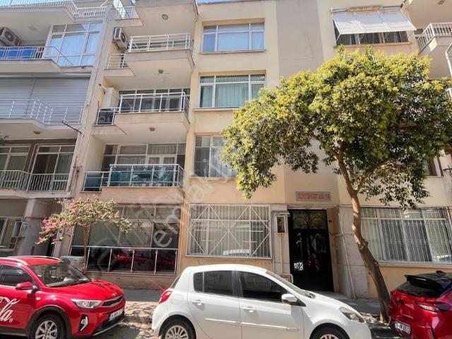 Hs'den Karşıyaka Fazılbey Caddesinde Eşyalı Kiralık 3+1
