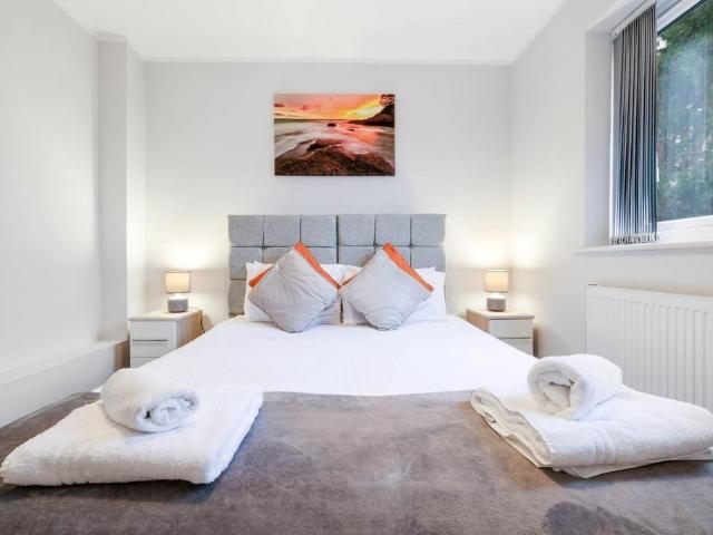 HP12 W Wycombe 247 1 2 bed apartment to rent £3,500 pcm £808 pw