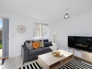 HP22 Kempster 51 5 bed semi detached house to rent £5,500 pcm £1,269 pw