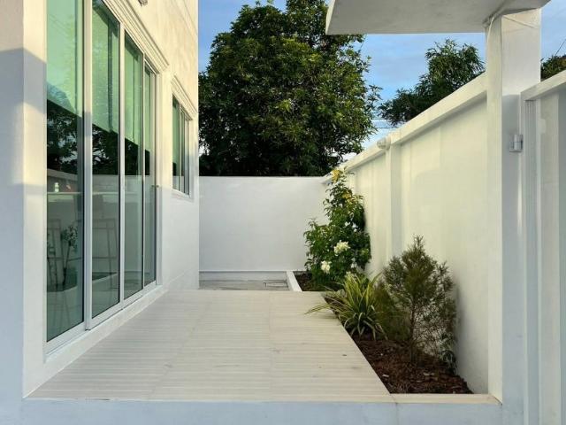 HR3526ให้เช่า บ้านเดี่ยวสไตล์ Modern Minimal 5 ห้องนอน ใกล้สุวรรณภูมิ ตื่นเช้าพร้อมแสงธรรมชาติ บ้านโปร่ง โล่ง รับลมดี
