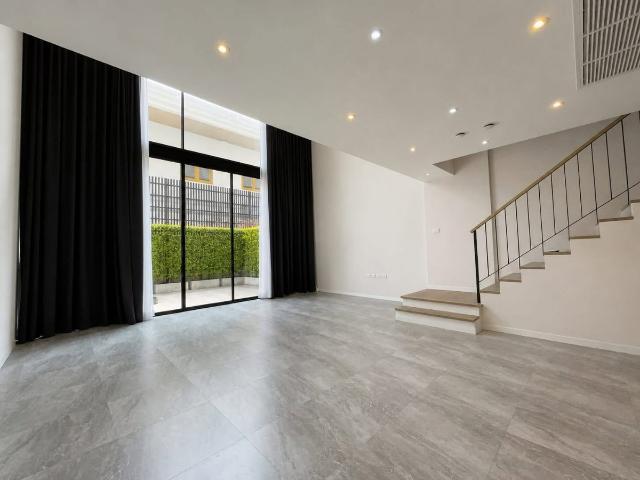 HR3539ให้เช่า Luxury Townhome AIRES รัชดา ลาดพร้าว | 3.5 ชั้น 280 ตร.ม. ทำเลทองใกล้ MRT รัชดาภิเษก 750 ม. อยู่อาศัย หรือ Home Office