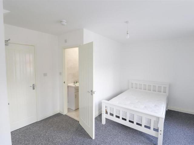 Humber Avenue, Coventry CV1 1 bed in a house share to rent £575 pcm £133 pw