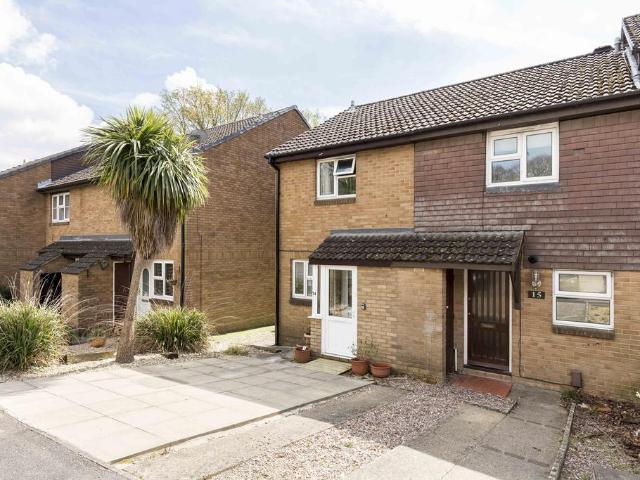 Humber Gardens, Southampton SO31 2 bed terraced house to rent £1,250 pcm £288 pw