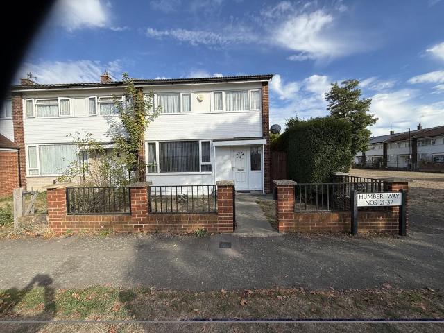Humber Way, Slough, Berkshire, SL3 3 bed terraced house to rent £1,900 pcm £438 pw