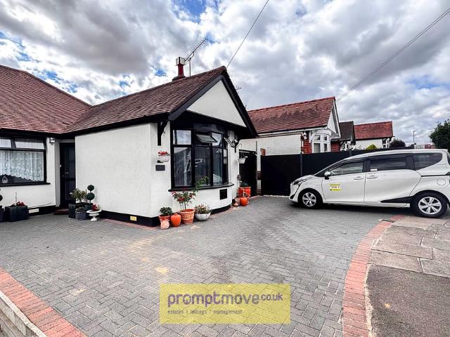 Humberstone Close, Luton LU4, 3 bed property to rent, £1,700 pcm | PrimeLocation