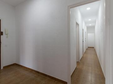 Humble single bedroom in Horta Guinardó