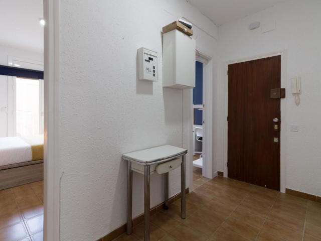Humble single bedroom in Horta Guinardó