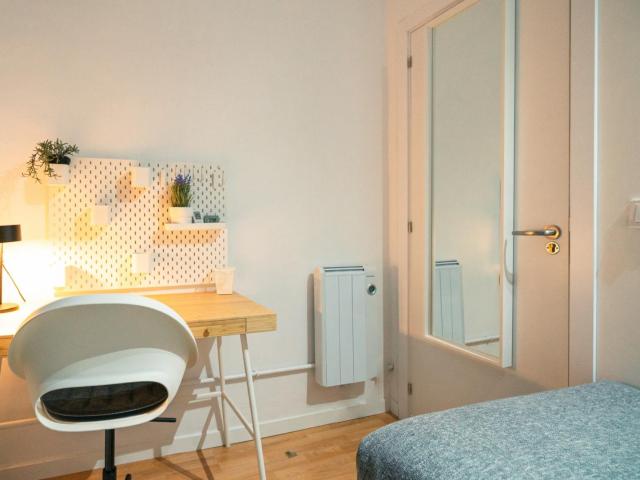 Humble single bedroom near Palau Güell